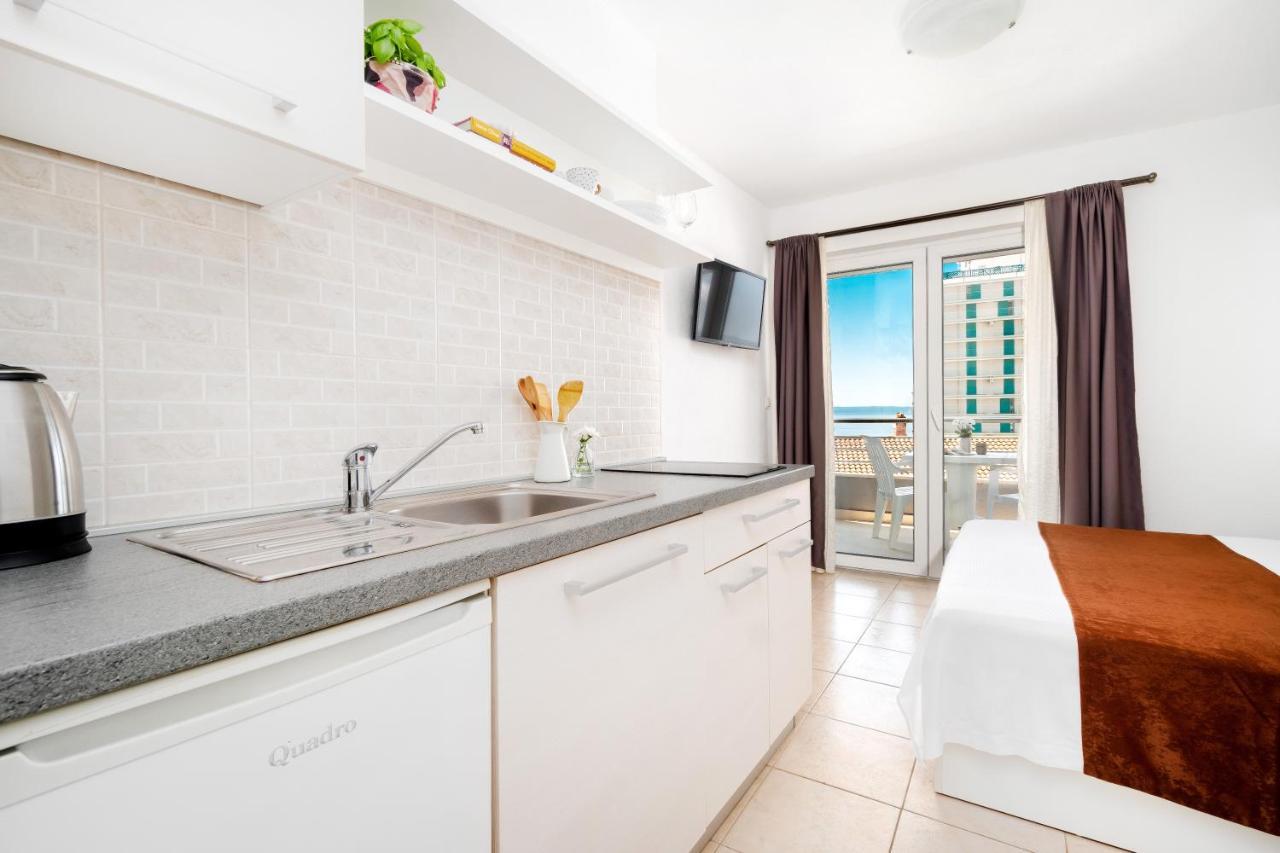 Apartments And Rooms Vuleta, Close To The Beach Makarska Eksteriør bilde