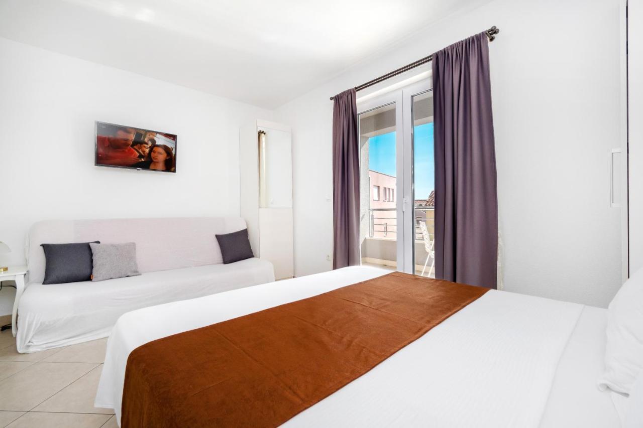 Apartments And Rooms Vuleta, Close To The Beach Makarska Rom bilde
