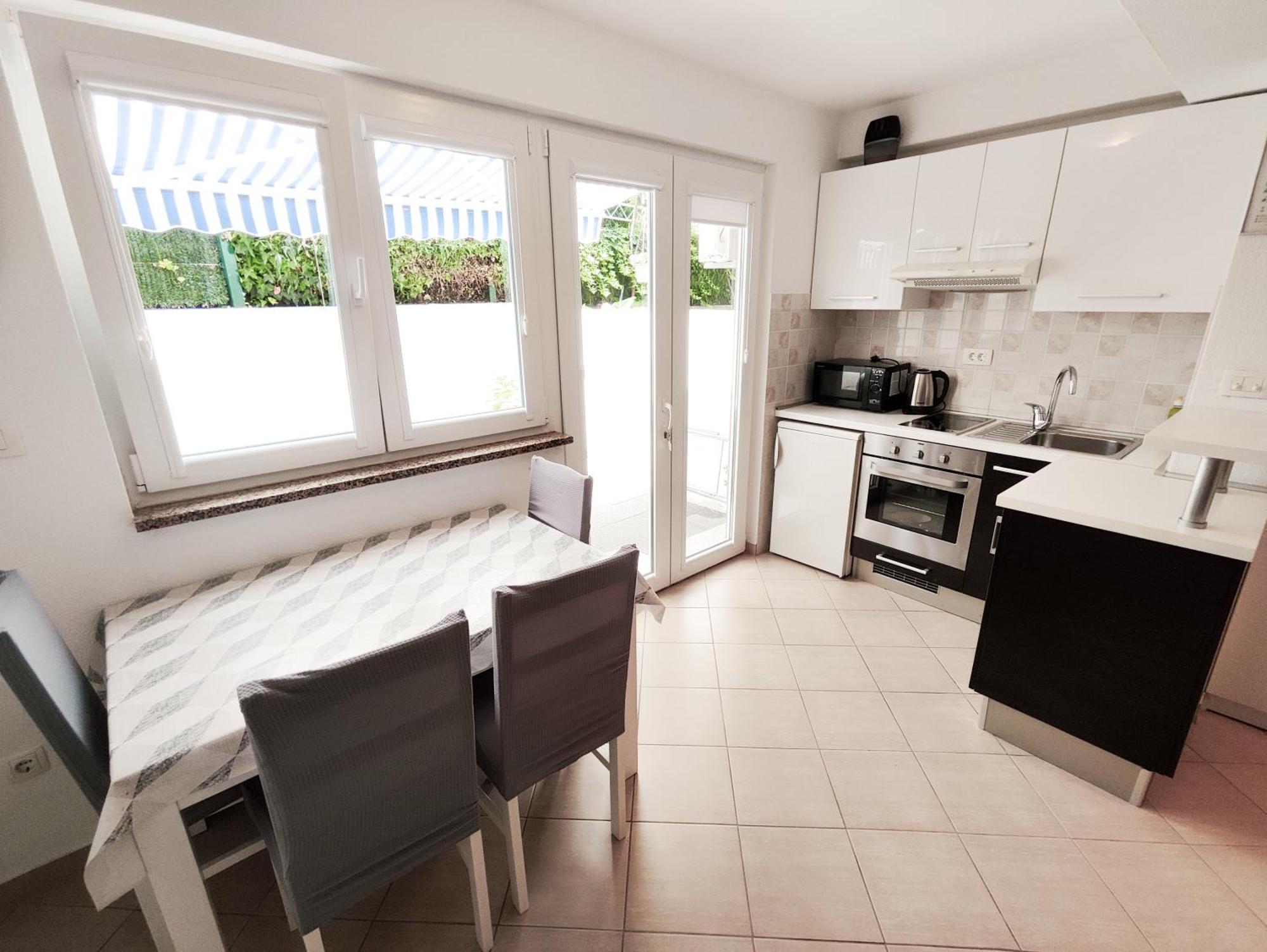 Apartments And Rooms Vuleta, Close To The Beach Makarska Rom bilde