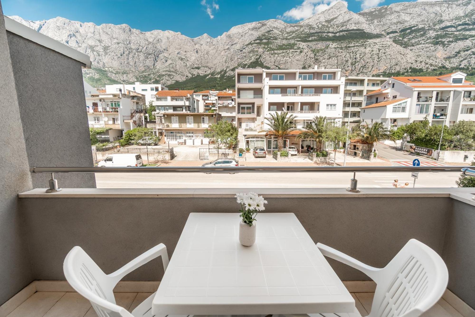 Apartments And Rooms Vuleta, Close To The Beach Makarska Eksteriør bilde