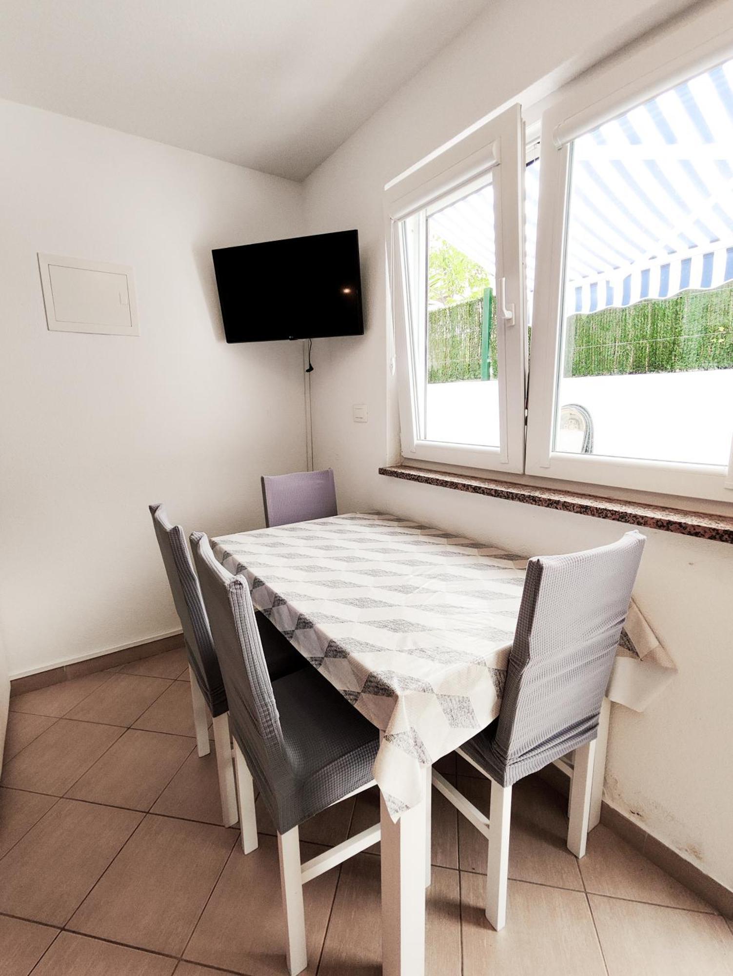 Apartments And Rooms Vuleta, Close To The Beach Makarska Rom bilde