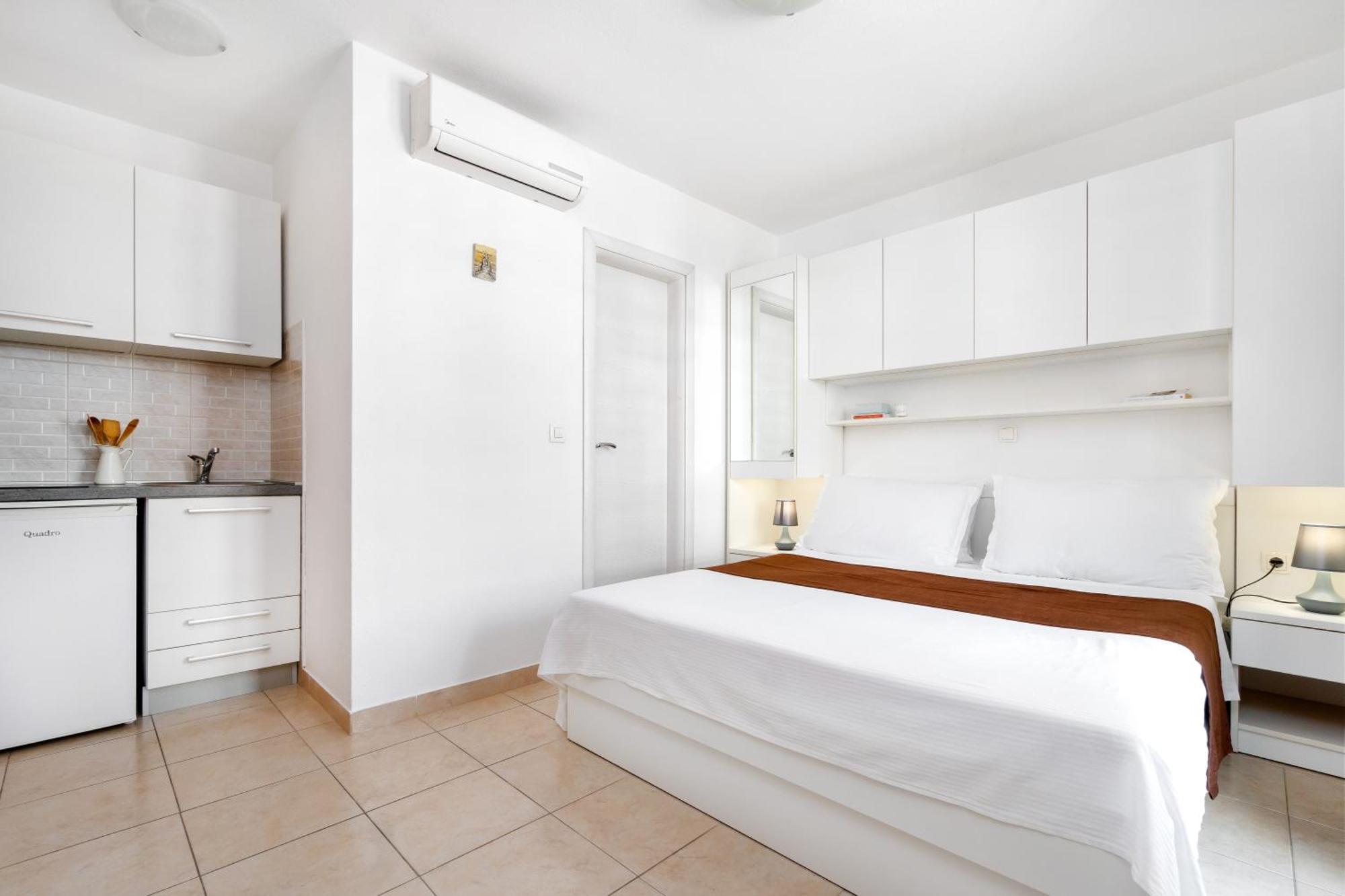 Apartments And Rooms Vuleta, Close To The Beach Makarska Rom bilde