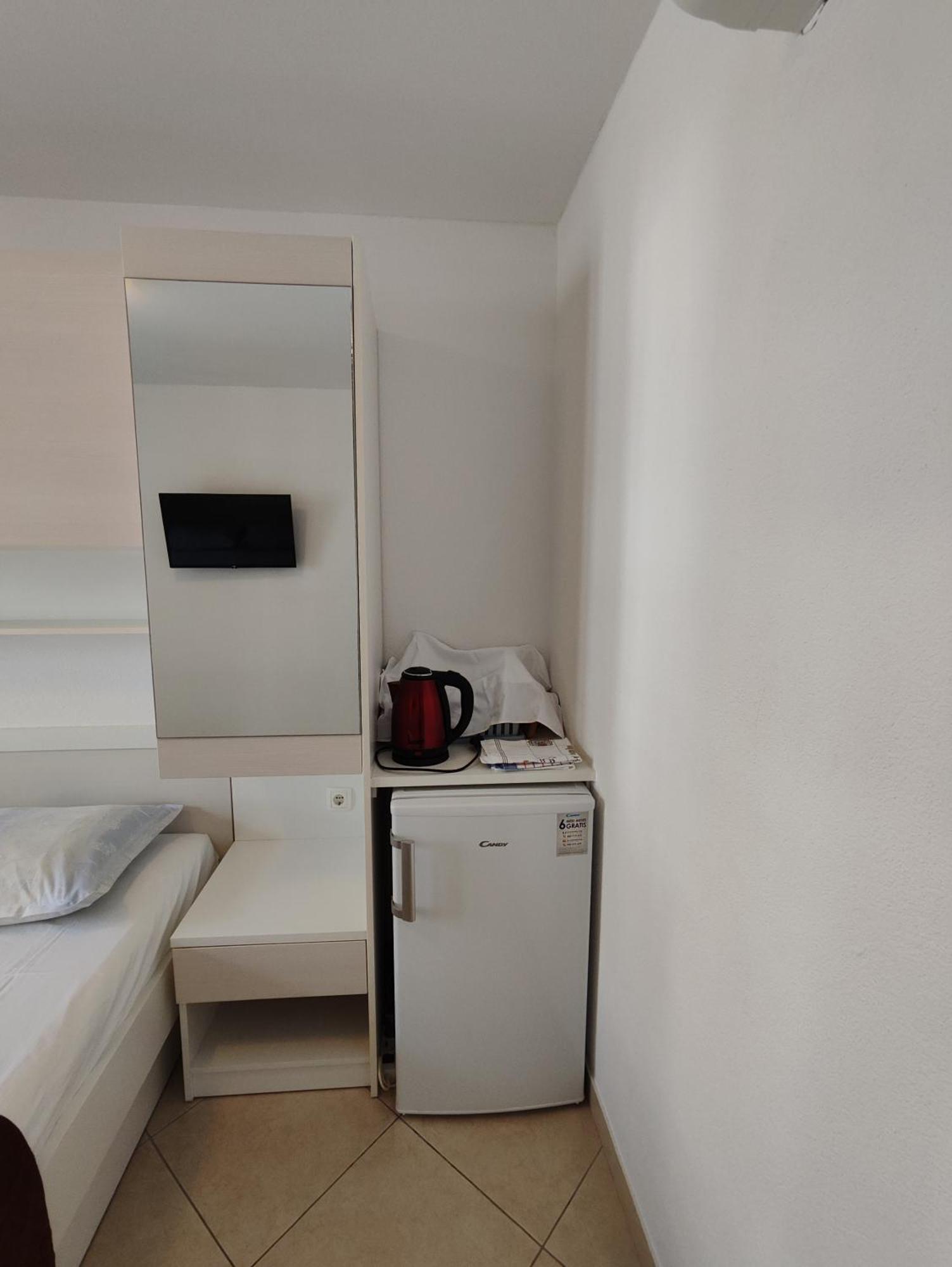 Apartments And Rooms Vuleta, Close To The Beach Makarska Rom bilde