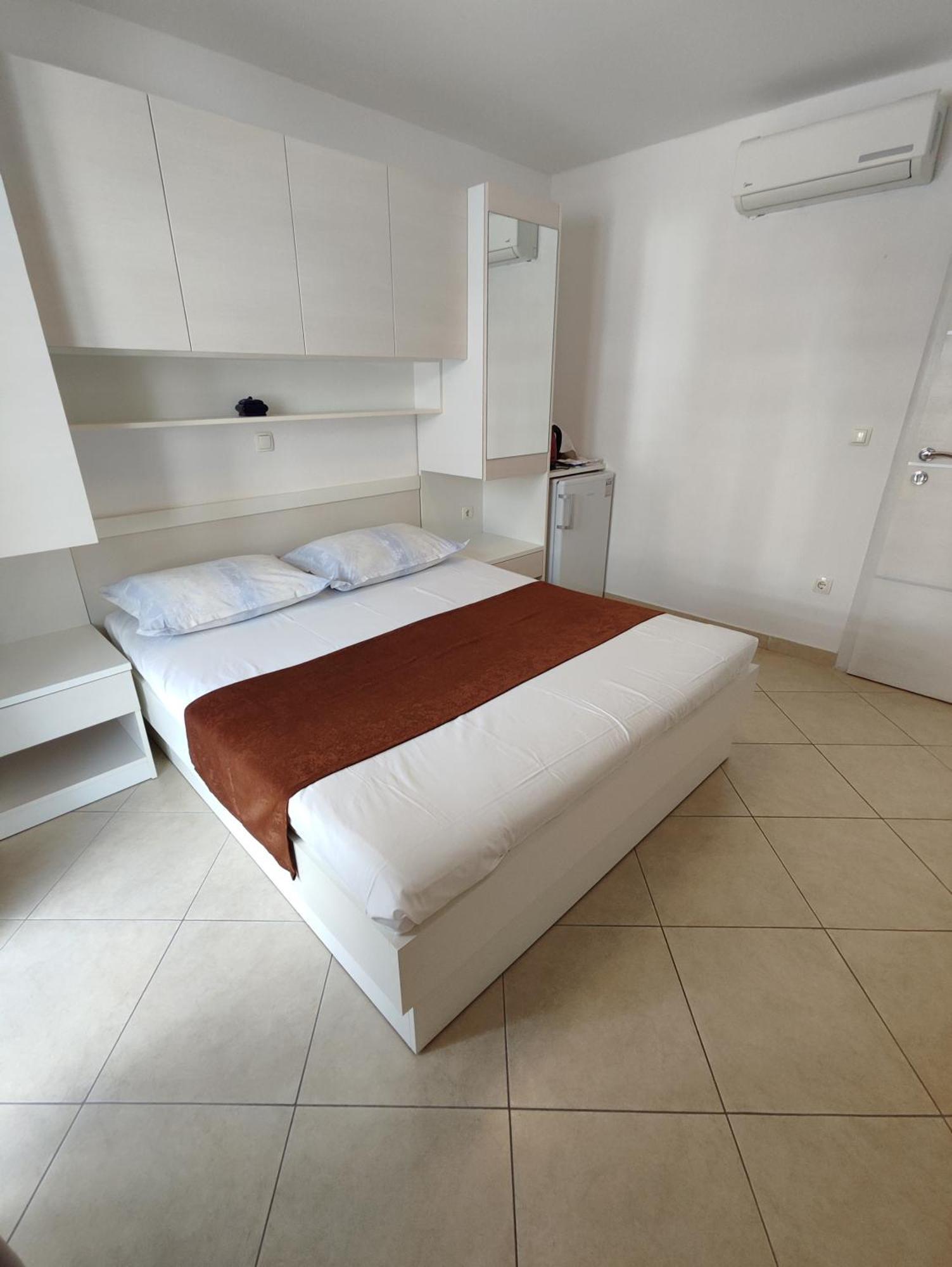 Apartments And Rooms Vuleta, Close To The Beach Makarska Rom bilde