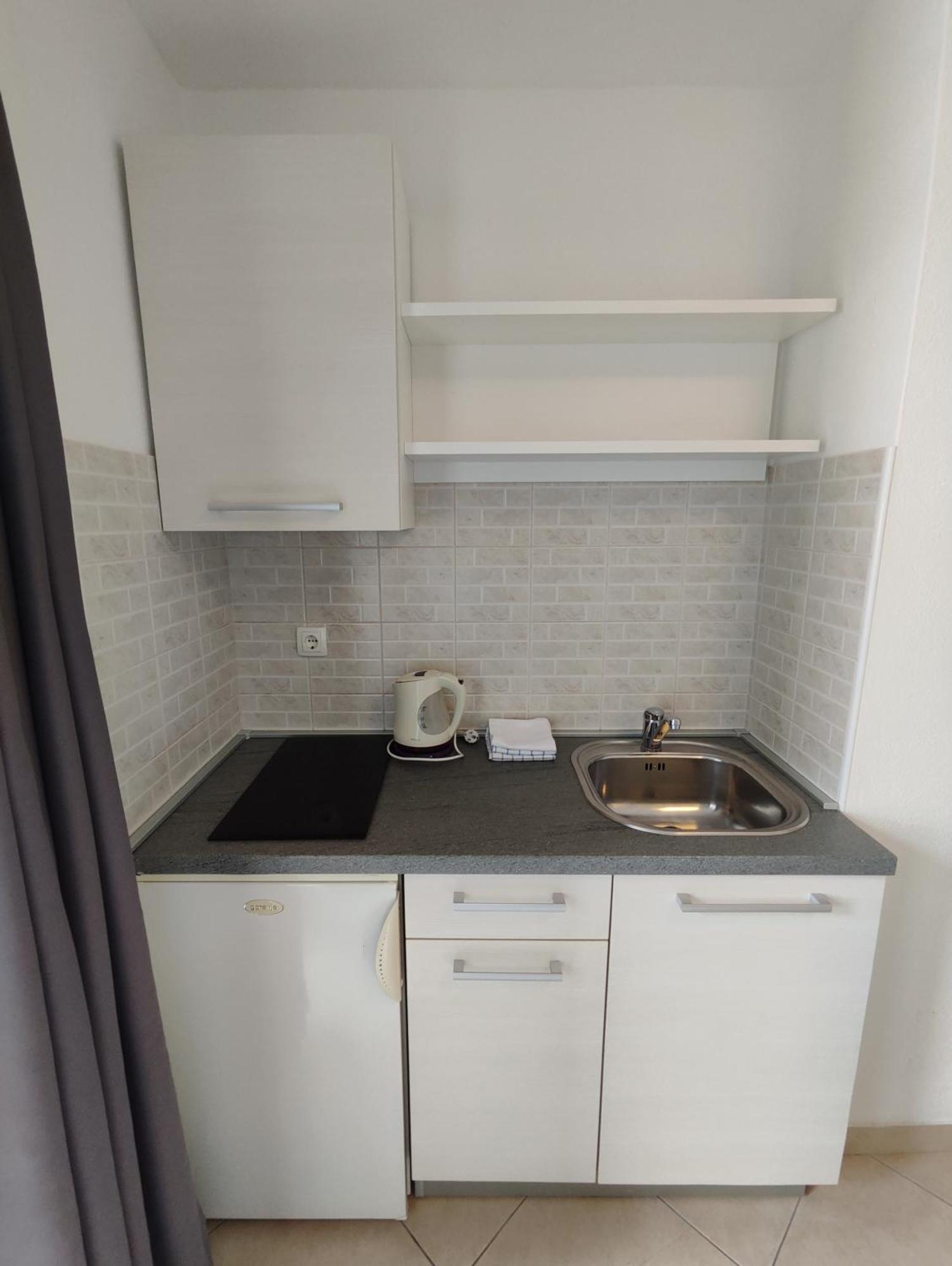 Apartments And Rooms Vuleta, Close To The Beach Makarska Rom bilde